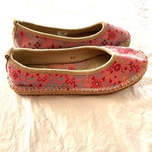 Acorn Pink Floral Espadrille Flats slip on SZ 9 NWOT